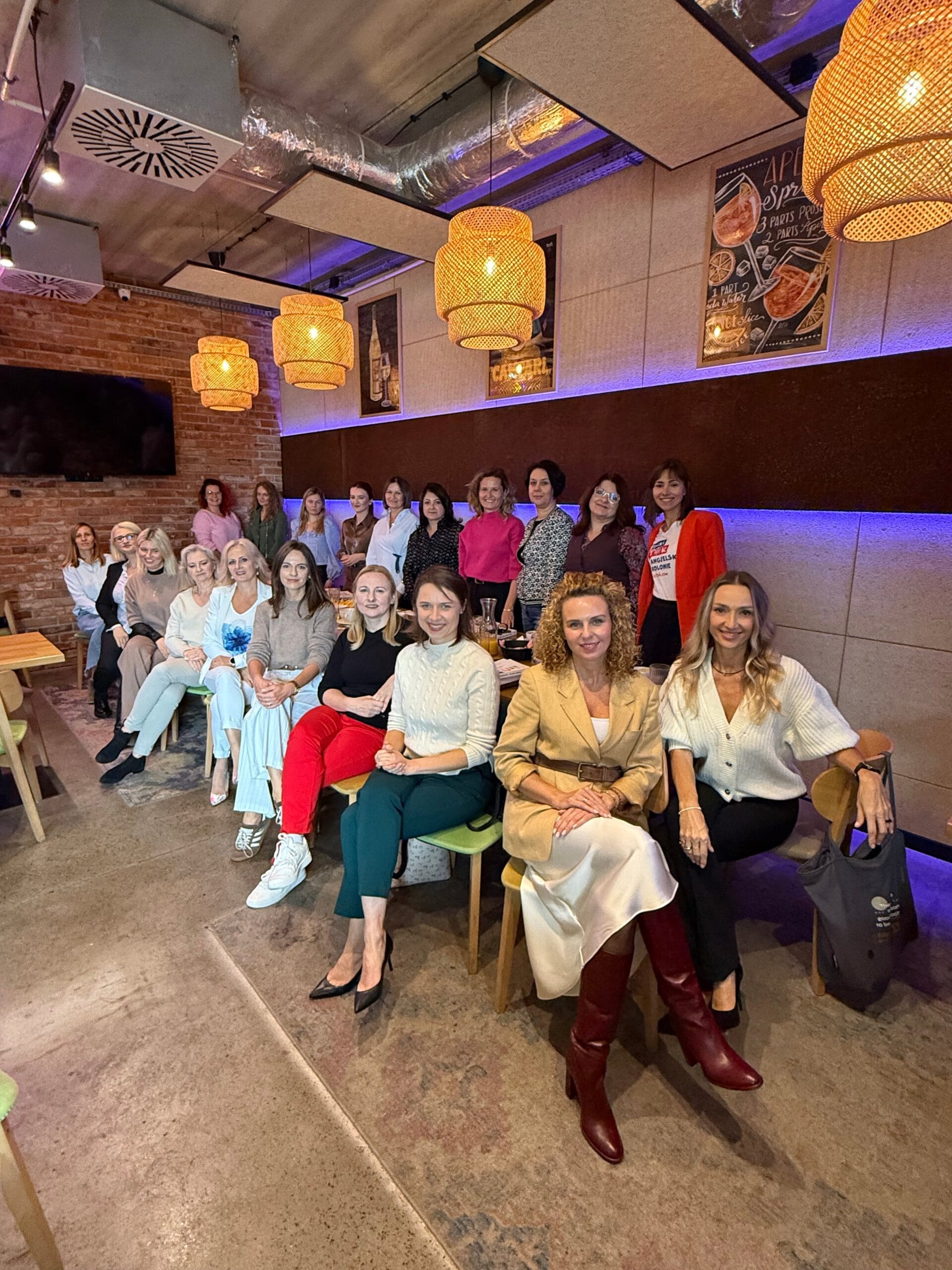 Rozmowy i networking podczas wydarzenia biz4sis